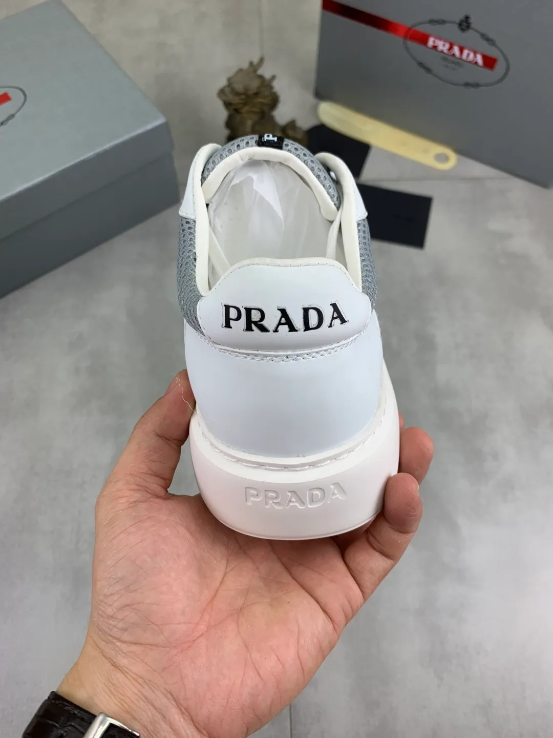 Men's shoes 💰P580💰 [New style] High version official website popular models are on the market, 🆘 Trendy brand (Prada) mainly promotes popular models, avant-garde and versatile fashion men's shoes private version mold opening, cowhide surface splicing 1:1.. Fashionable and simple, original imported cowhide lining cowhide feet; the atmosphere and personality are more fashionable, eye-catching and pursuing class. It will subvert the old idea and be a must-have for fashion trendsetters with you! Must keep it for yourself! Tall and comfortable, large and low, high-end quality workmanship. Size: 38-44 6️⃣colors available.